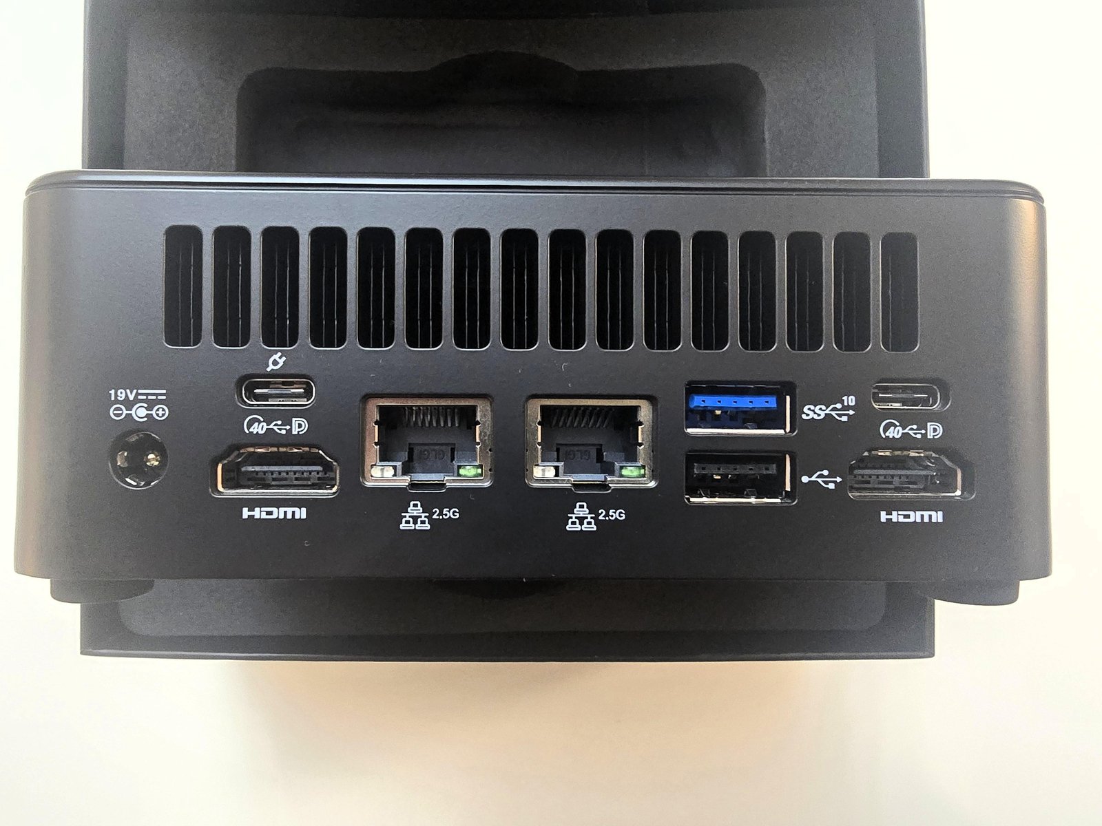 Rear: dual USB4, dual HDMI, dual 2.5GbE
